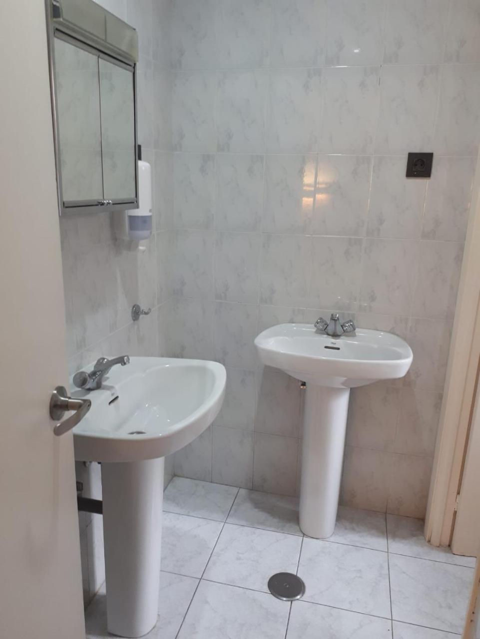 Albergue Peregrinos San Francisco De Asis ليون المظهر الخارجي الصورة